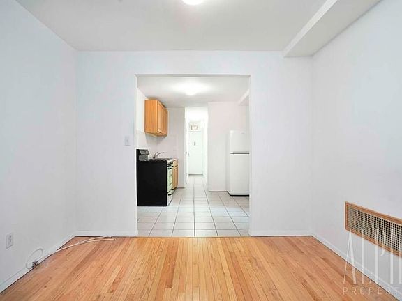 4th image of 512 E 13th St APT 1A