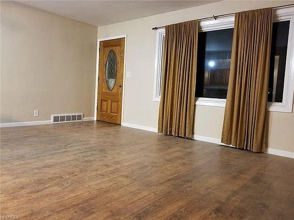3rd image of 215 S Inglewood Ave