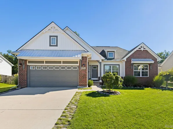 870 Henning St, Dundee, MI 48131
