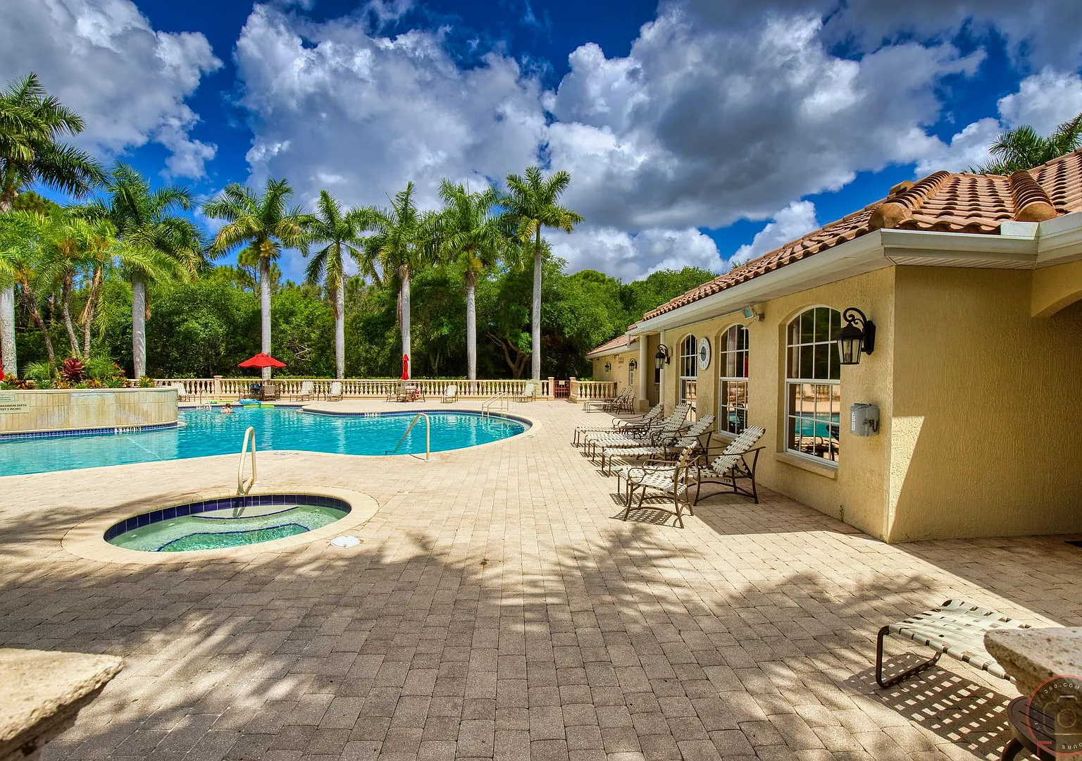 Seasonal Short-Term 2 Bedroom 2 Bathroom Attached Villa in Venetia with resort-like amenities! — Photo 3