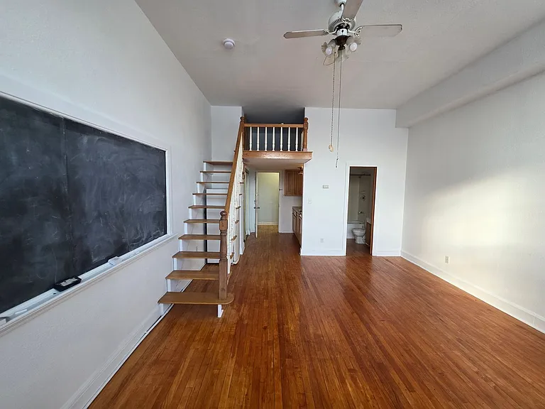227 W Wapello St — Photo 6