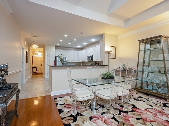 4th image of 20 Garnet Dr