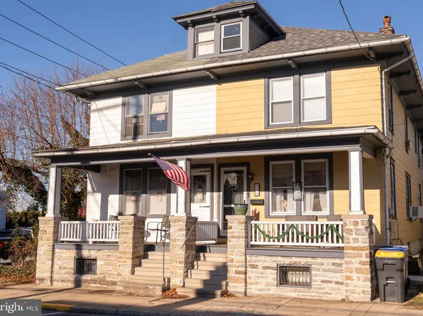 153 W Franklin St, Womelsdorf, PA 19567