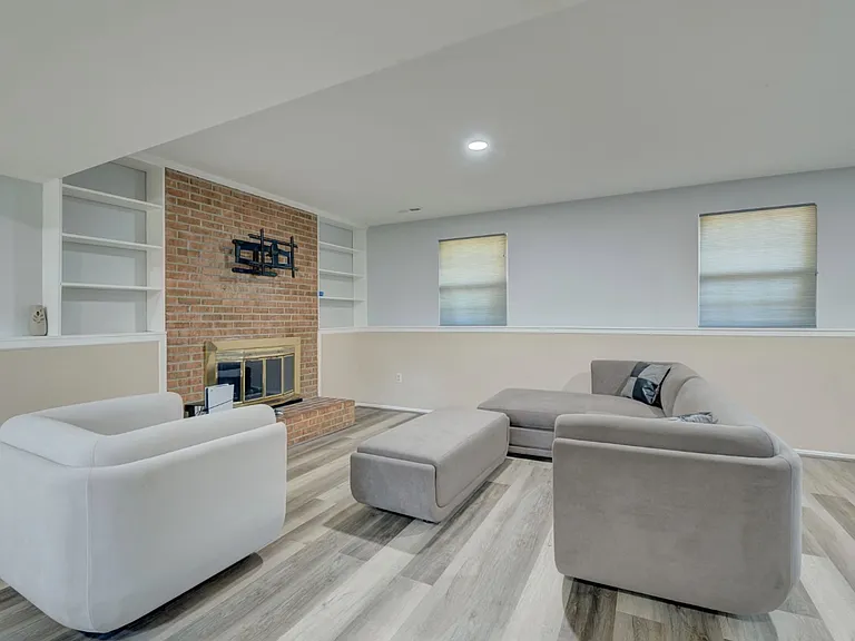 15800 Atomic Ln — Photo 2