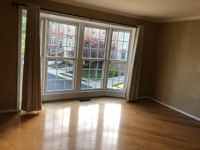 12016 Johns Pl — Photo 17