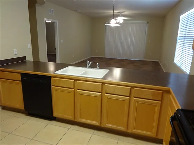 560 Loxley Ct — Photo 5