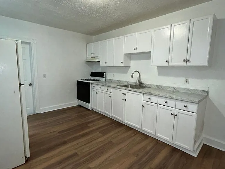 367 Hewitt St — Photo 5