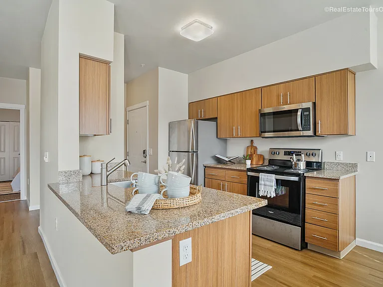 The Grove Apartments — Photo 16