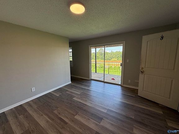 4th image of 206 Cloverleaf Dr #8