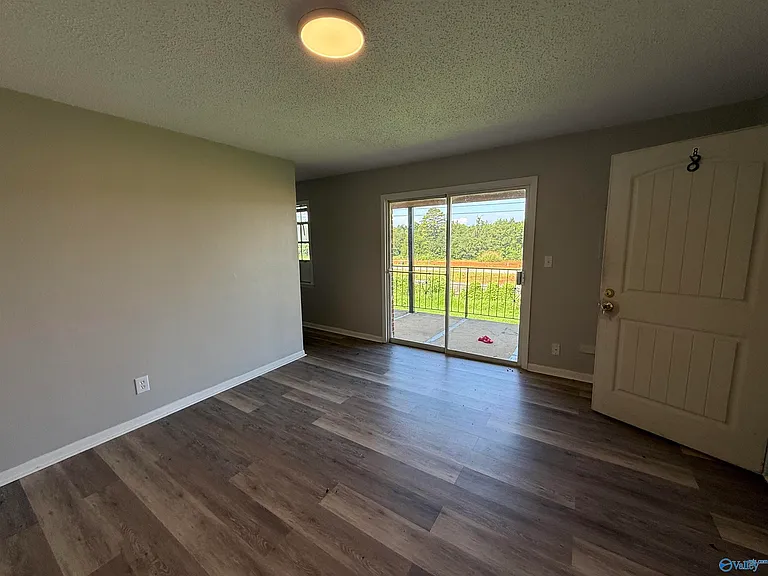 206 Cloverleaf Dr #8 — Photo 4