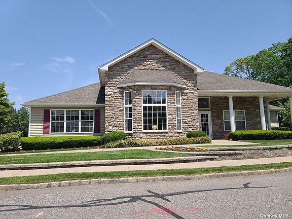 2nd image of 2 Meadow Pond Cir
