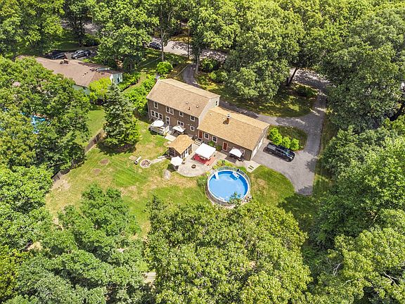 3rd image of 226 Varnum Dr