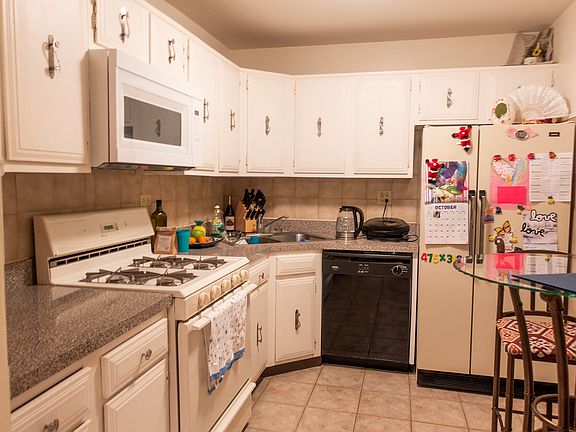 4th image of 2050 Valencia Dr APT 107