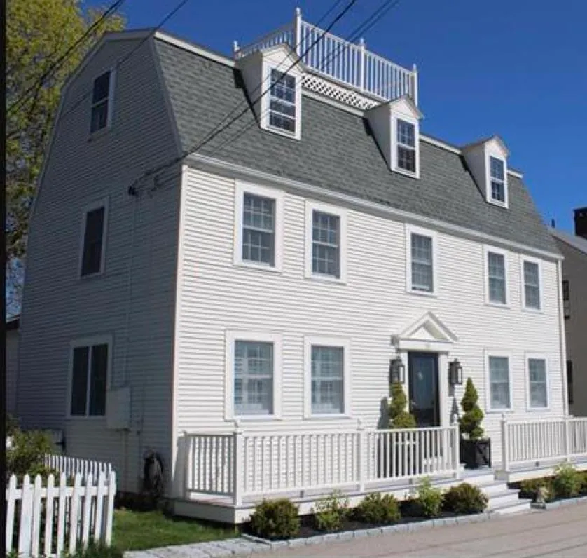 3 bed, 2.5 bath, 1950 sqft, $4,850 — Photo 1