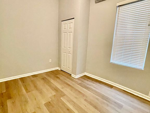 5th image of 5215 Cedar Ave #1