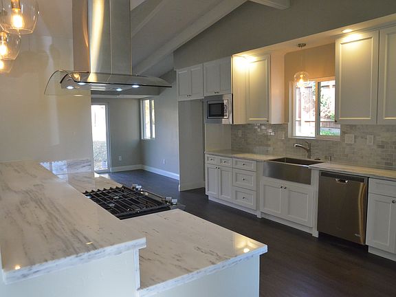 3rd image of 801 Vine Ave