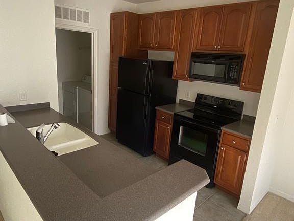 5th image of 2532 Grand Central Pkwy APT 3