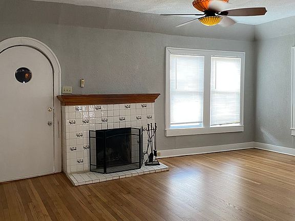 3rd image of 237 Pershing Ave APT 1