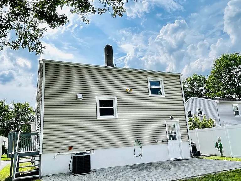 22 Pawnee Ave — Photo 2