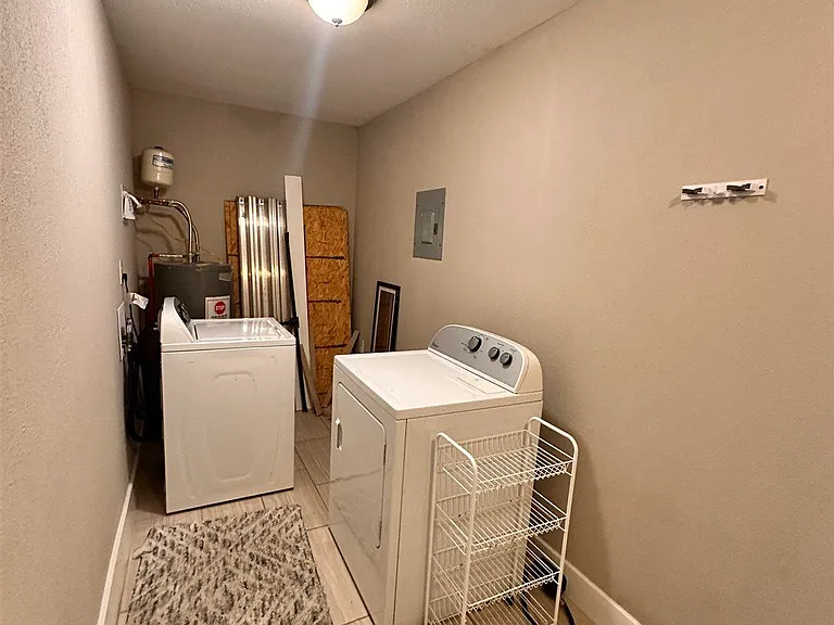 980 W Zarragossa St — Photo 12
