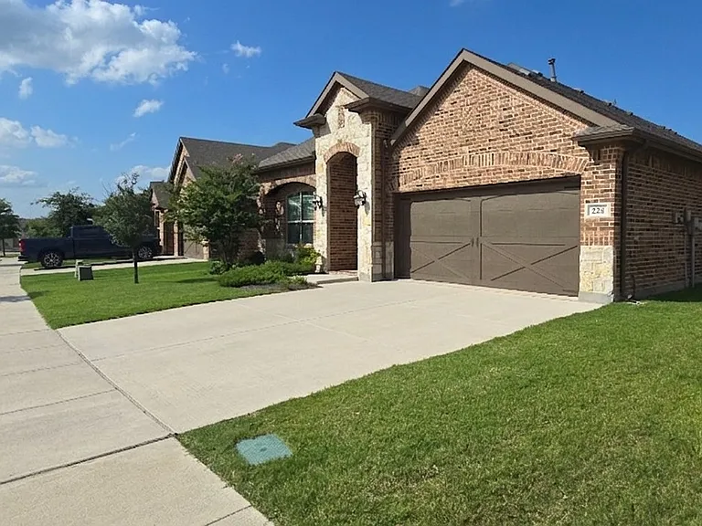 224 Gill Point Ln — Photo 1