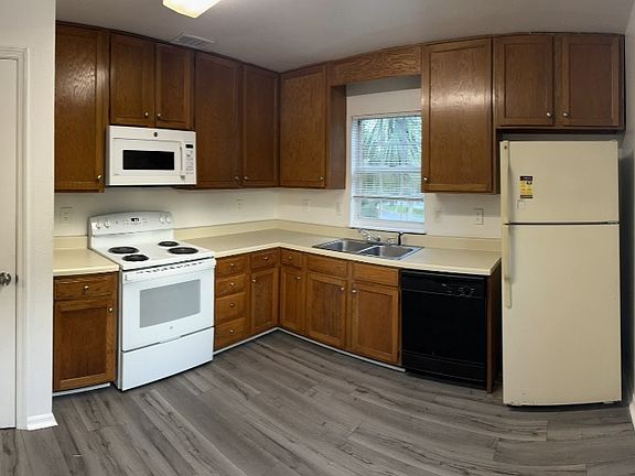 3rd image of 2302 Clubside Dr