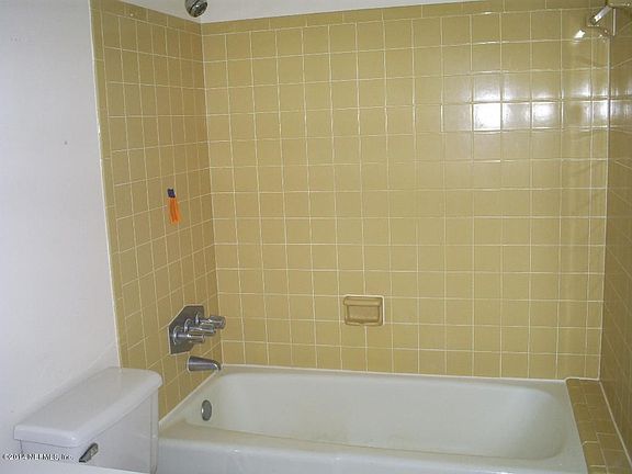 3rd image of 4119 Wilcrest Circle W