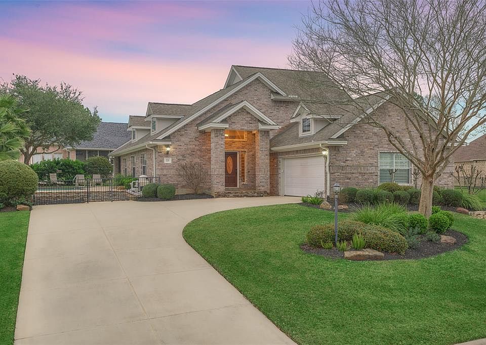 Welcome to 225 Palais Verde Rd!