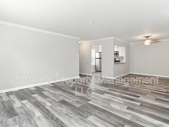3rd image of 727 Sedgewick Ct