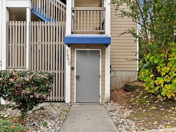 3rd image of 3660 Whitman Ave N Unit 6