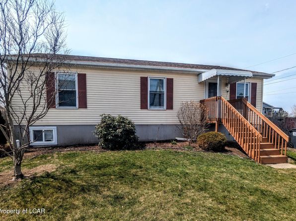 13 1/2 3rd St, McAdoo, PA 18237