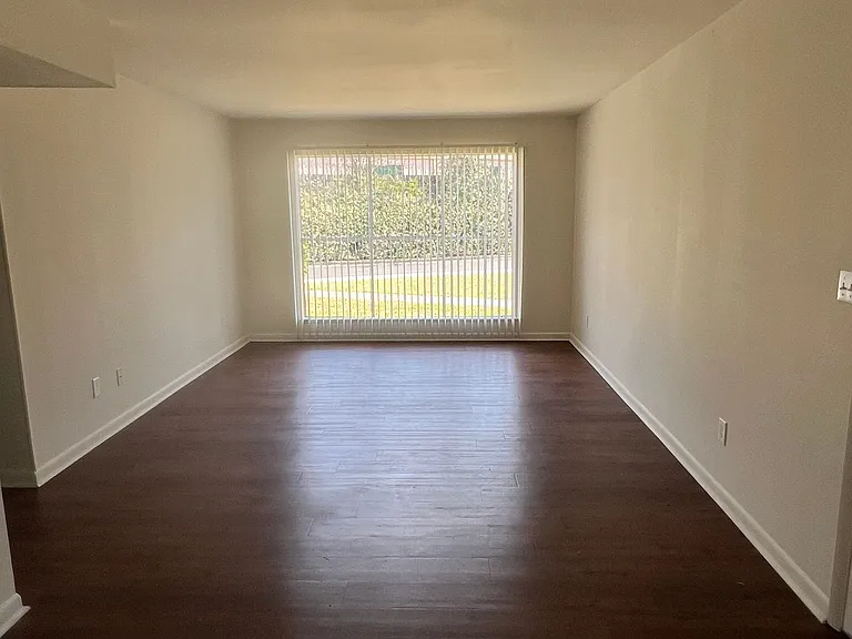 Chateau Orleans Apartments — Photo 34