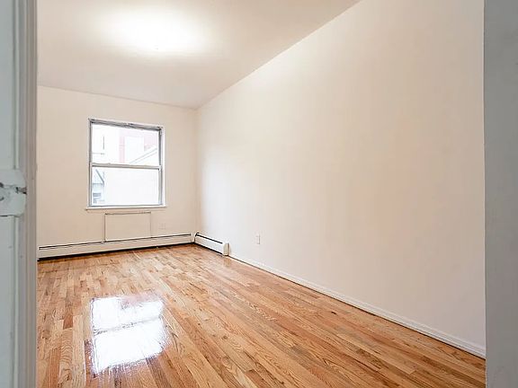5th image of 240A Skillman Ave #3