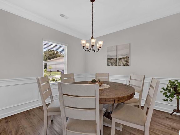 3rd image of 547 Bridlewood Cir