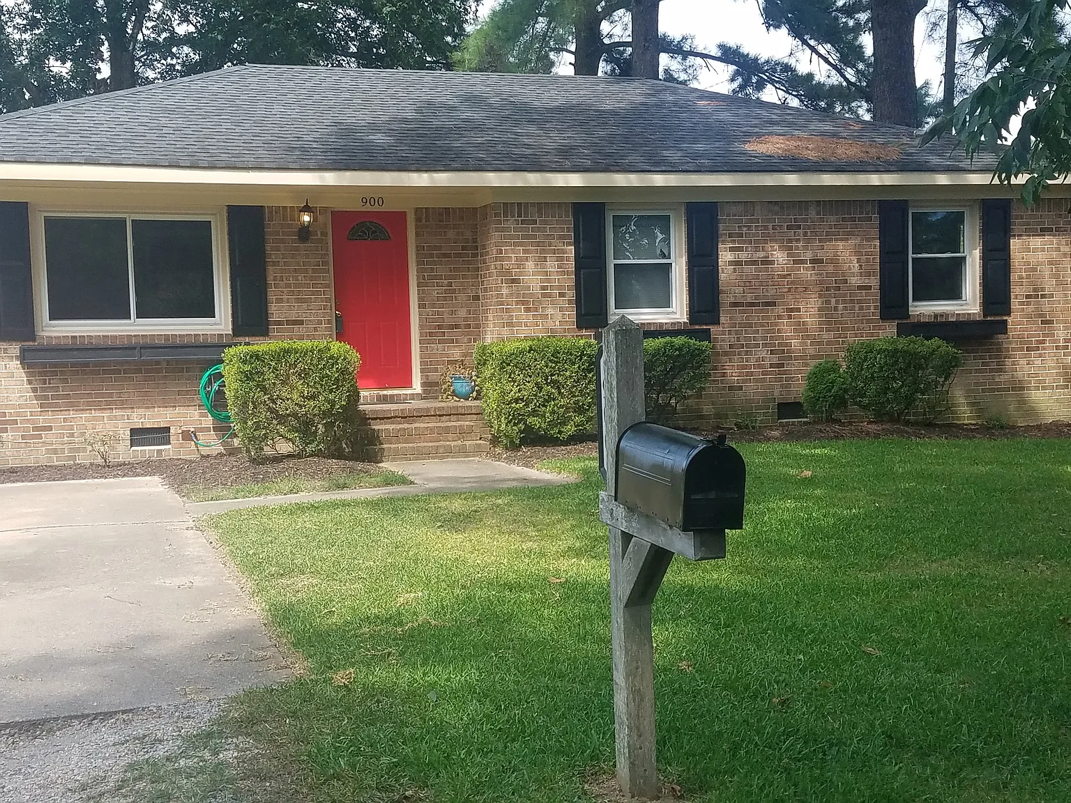 3 bed, 1.5 bath, 1250 sqft, $2,000 — Photo 1