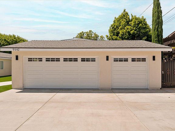 3rd image of 9592 Stanford Ave