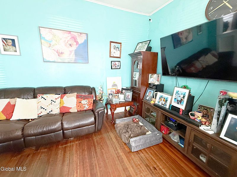 3rd image of 1717 Hamburg Street