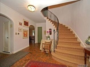 55 Deepdale Dr, Great Neck, NY 11021