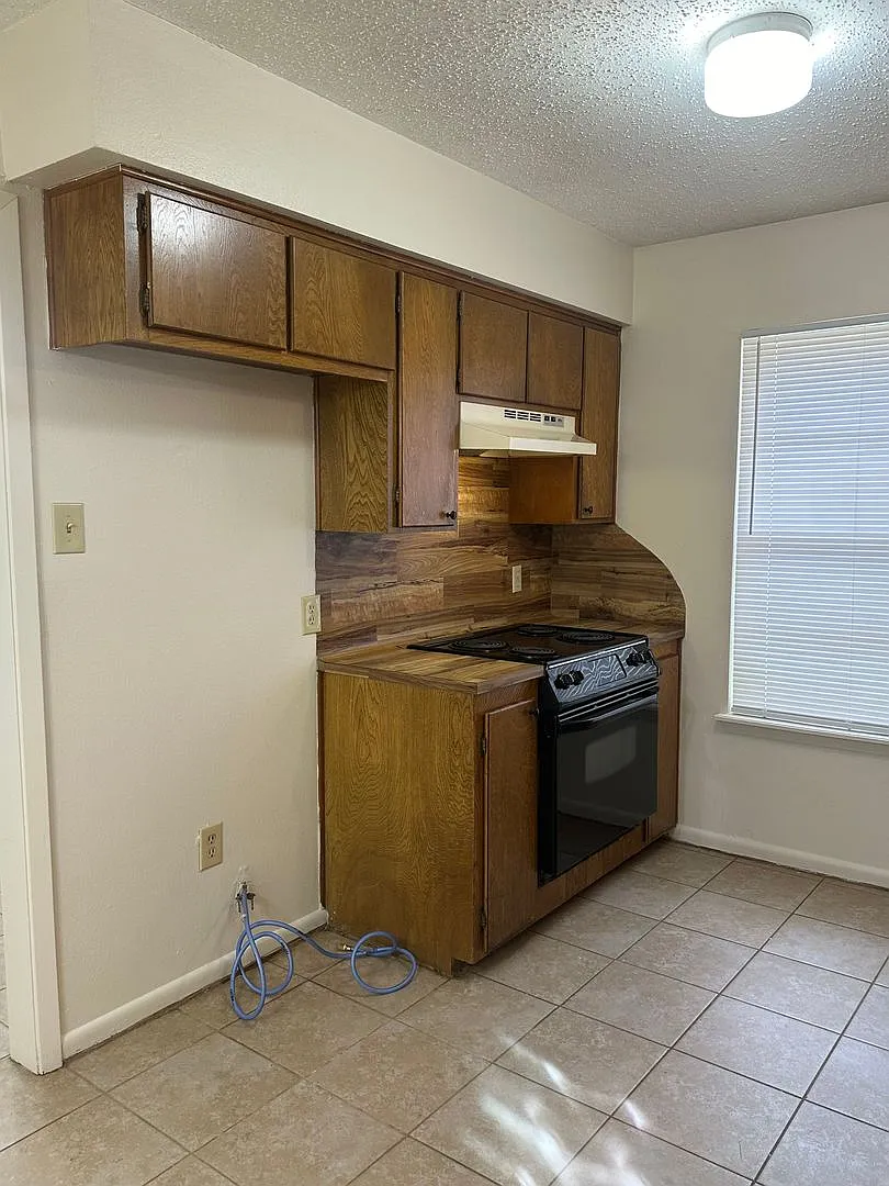 1008 Cheryl Street — Photo 2