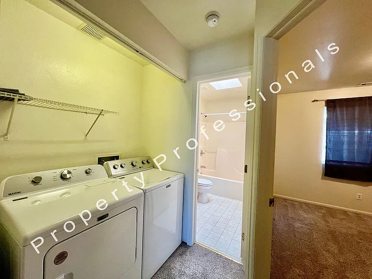 1015 Domelby Ct — Photo 12
