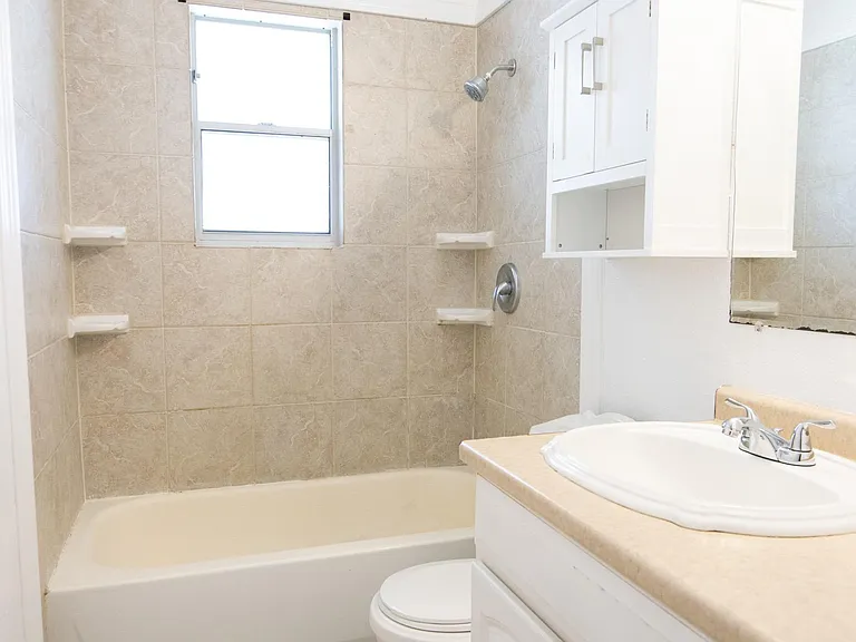 4621 Langford Ln — Photo 11