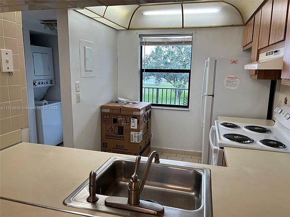 4th image of 10331 Sunrise Lakes Blvd APT 306