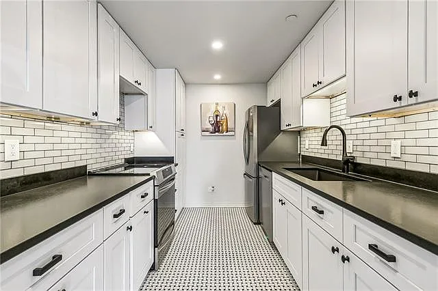 2 bed, 2.0 bath, 1200 sqft, $3,500 — Photo 3