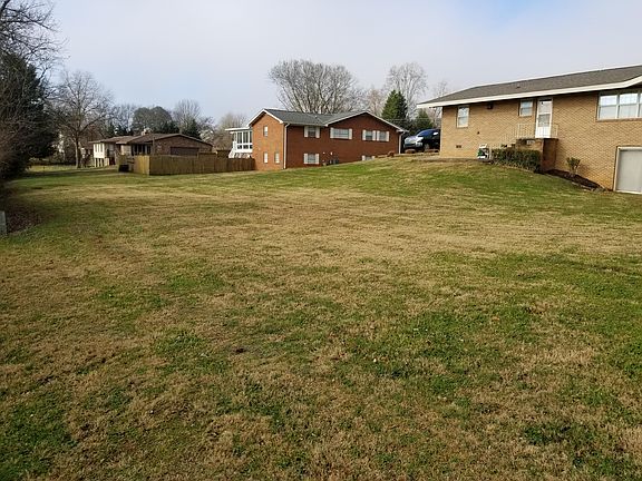 3rd image of 1702 Leconte Dr