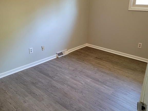 5th image of 952 Villa Dr APT 2