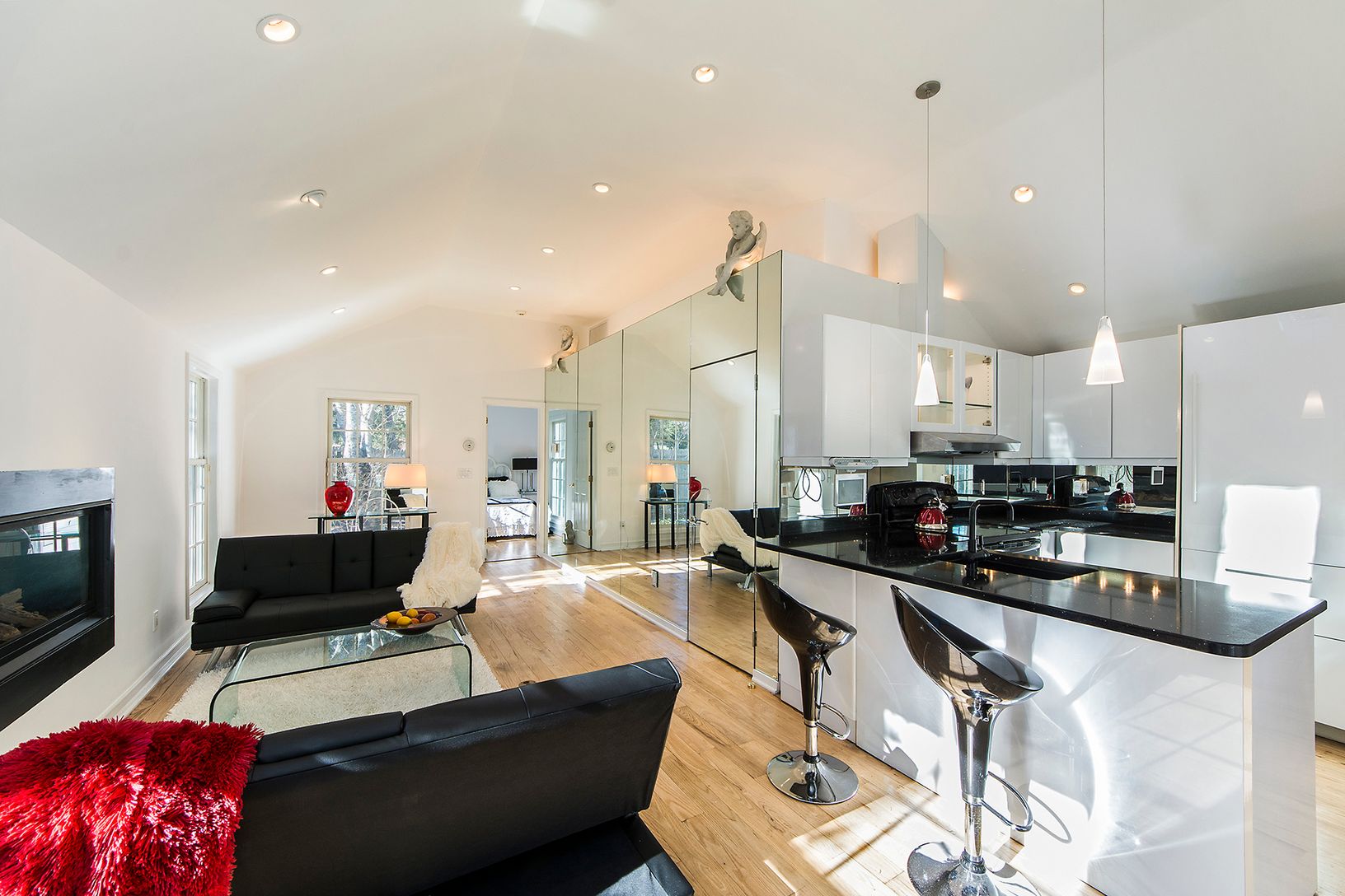  Living Rm/Kitchen Cointer