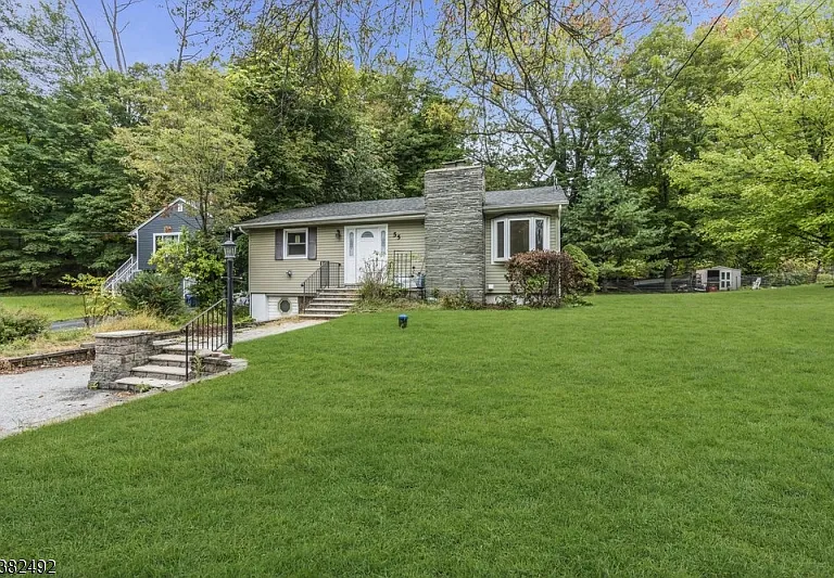 55 Orchard Dr — Photo 1