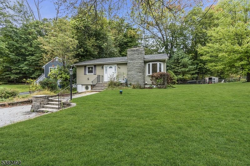 1st image of 55 Orchard Dr