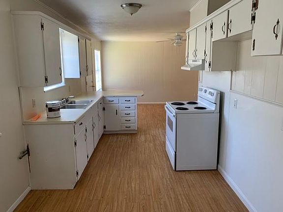 2nd image of 256 N Oxford Dr