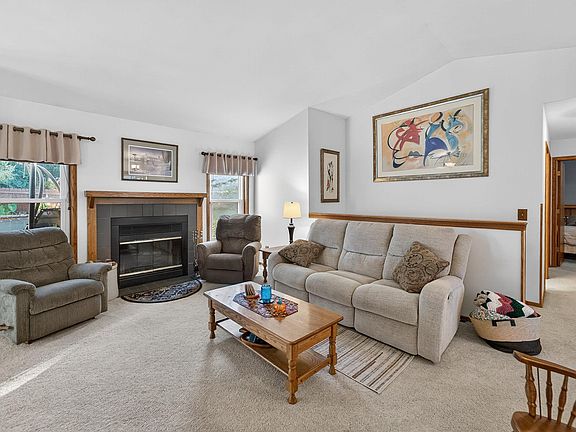 3rd image of 1121 Artisan Dr